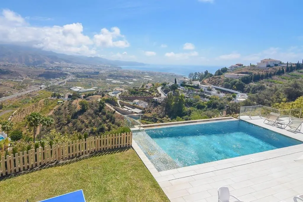Gran Villa Con Bonitas Vistas Nerja