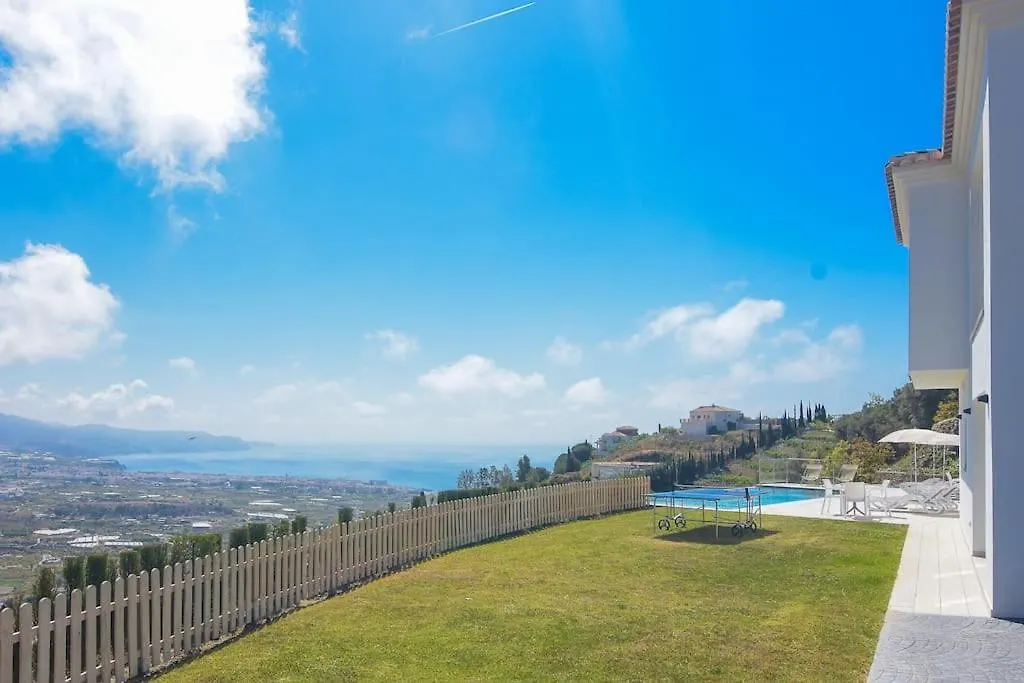 Gran Villa Con Bonitas Vistas Nerja 0*,