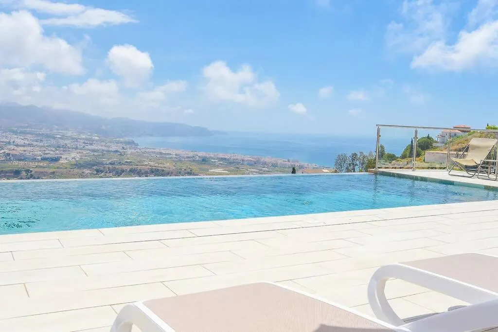 Gran Villa Con Bonitas Vistas Nerja 0*,