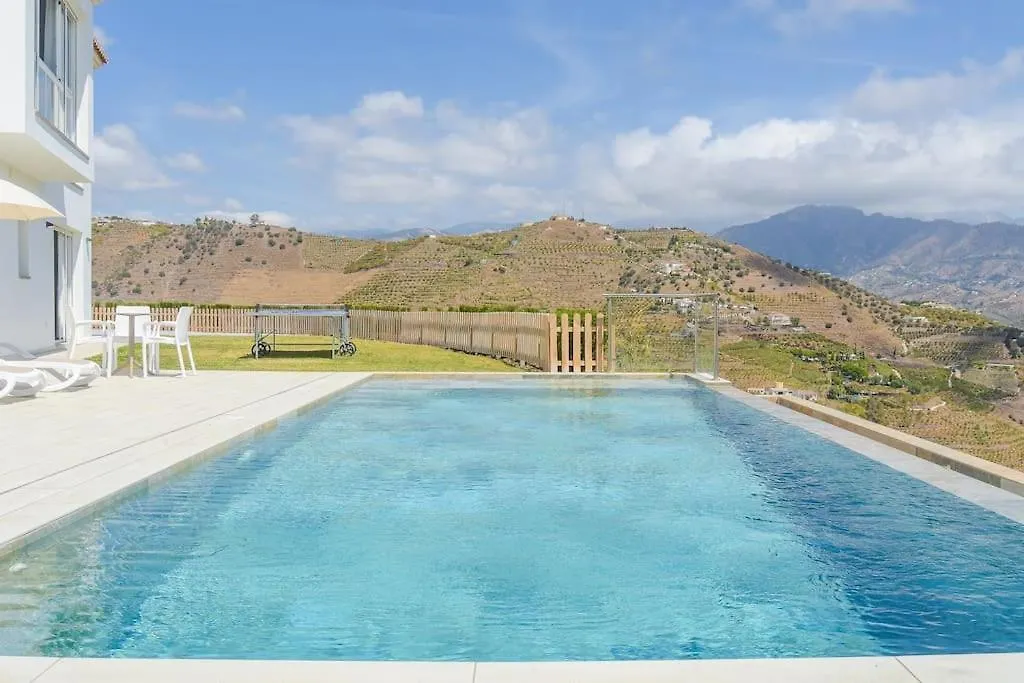 Gran Villa Con Bonitas Vistas Nerja İspanya