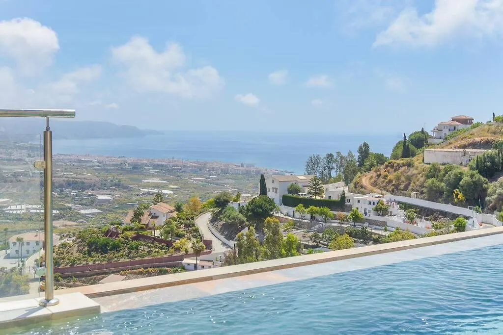 Gran Villa Con Bonitas Vistas Nerja